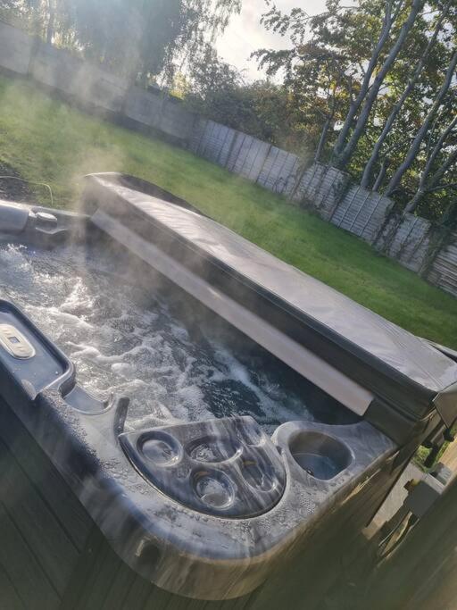 3 Bed Detached House & Hot Tub Villa Wrexham Eksteriør bilde
