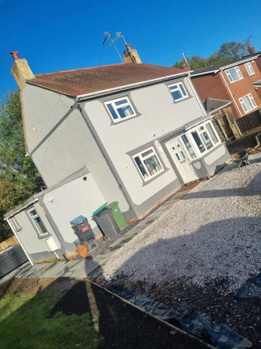 3 Bed Detached House & Hot Tub Villa Wrexham Eksteriør bilde