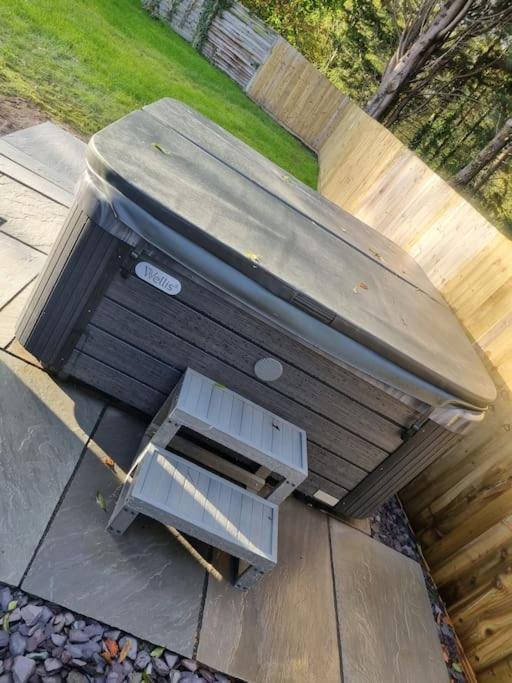 3 Bed Detached House & Hot Tub Villa Wrexham Eksteriør bilde